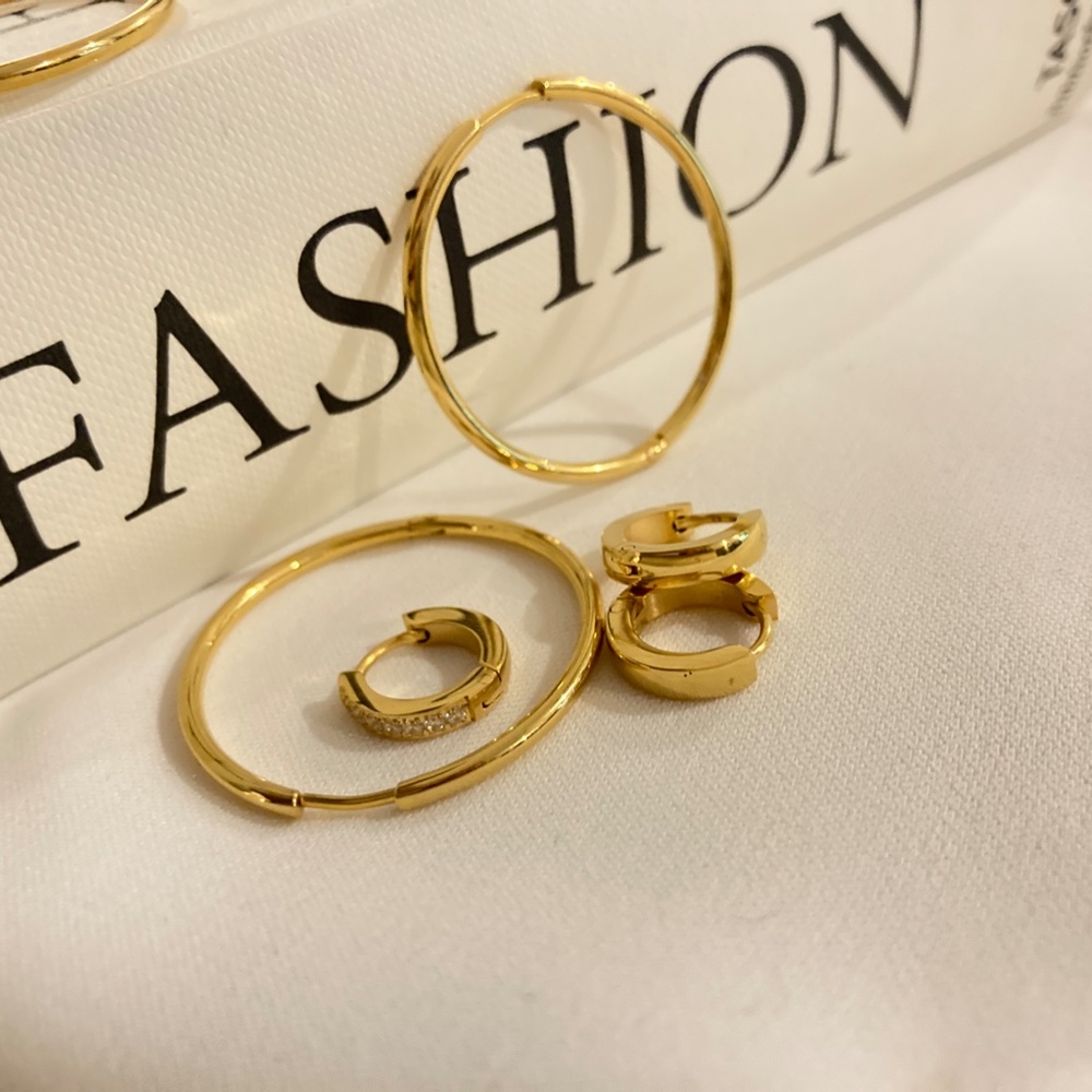 Lady Diamond Line Mini Hoop